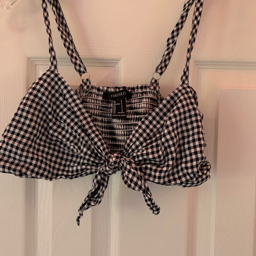 Used like new plaid tie cropped top!!